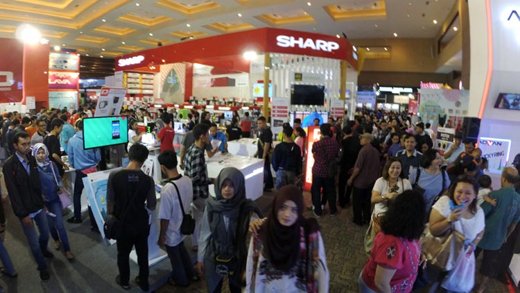 salah satu spot teramai, gadget dan elektronik