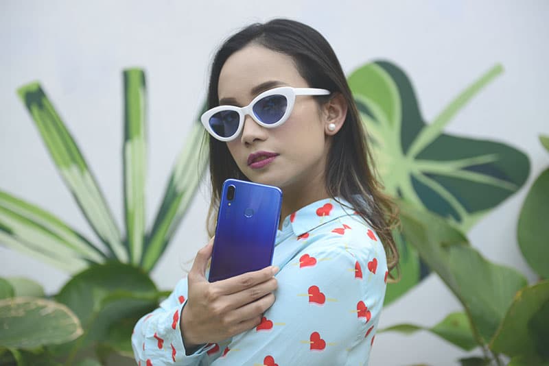 Smartphone Stylish Untuk Generasi Muda