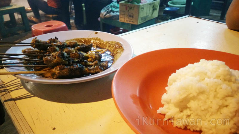 Kuliner Surabaya Sate Klopo Ibu Asih