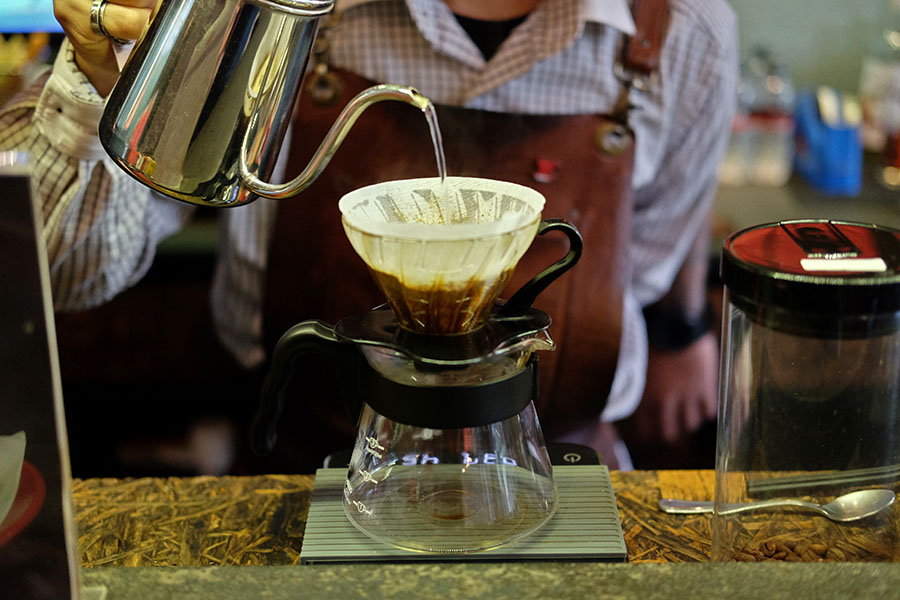 Seduh Kopi Manual di Tanamera Coffee