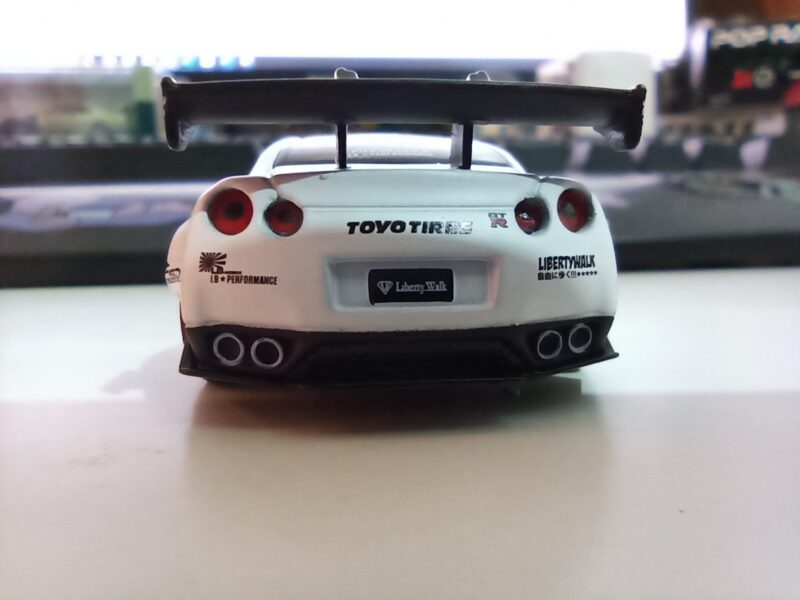 Miniscale MiniGT R35 LBWK pertama