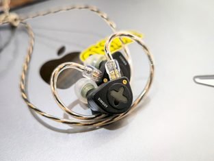 Memakai Fiio Snowsky Disc dan Simgot EW300 HBB
